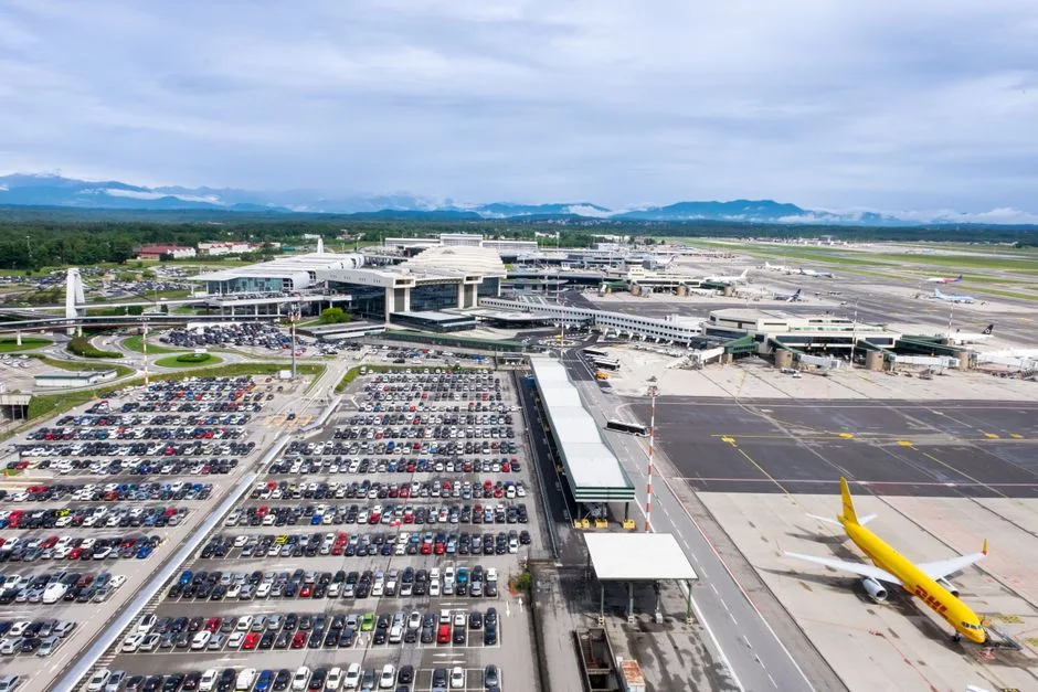 Cómo aparcar en el aeropuerto de Madrid y Barcelona 2026