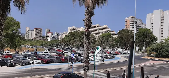 Parking de tierra gratuito (solo coches)