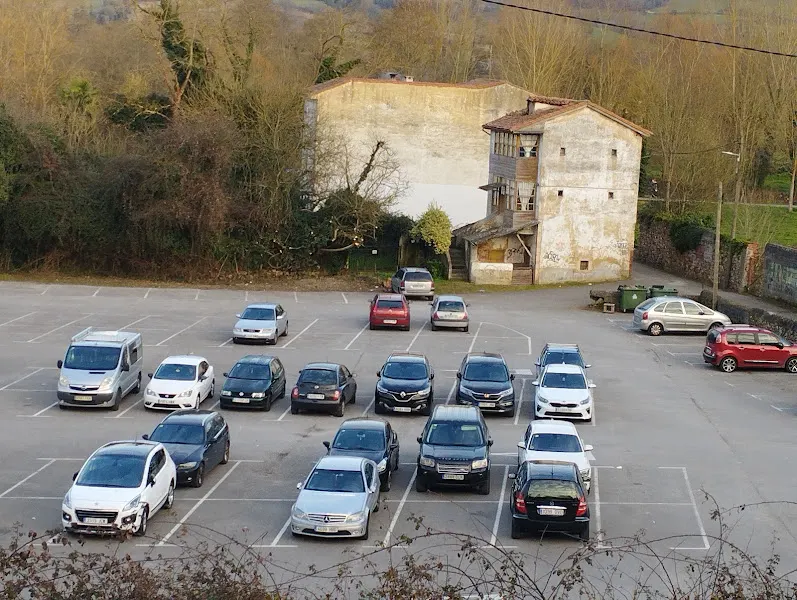 Aparcamiento El Charcón - Grado