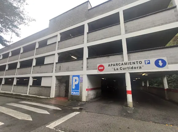 Parking P1 La Curtidora (Ḷḷuarca)