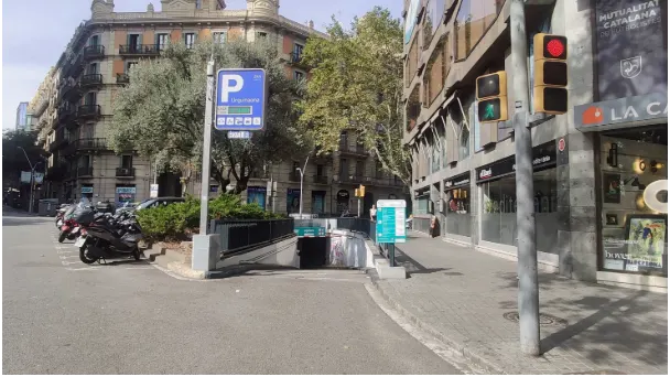 Parking Saba Bamsa Plaza Urquinaona - Aparcamiento en Barcelona - foto 2