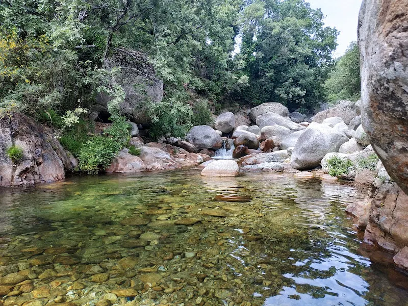 Aparcamiento Piscina Natural El Charco - Guijo de Santa Barbara