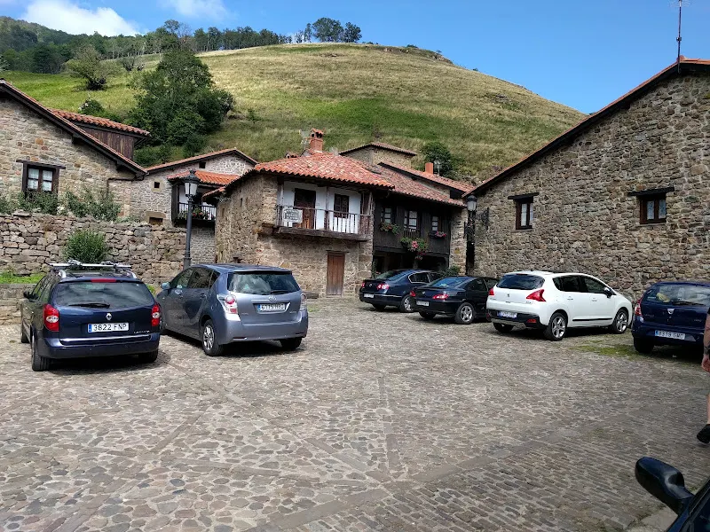 Aparcamiento de Bárcena Mayor - Los Tojos