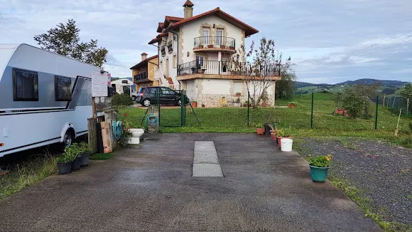 Aparcamiento de autocaravanas - Hazas de Cesto