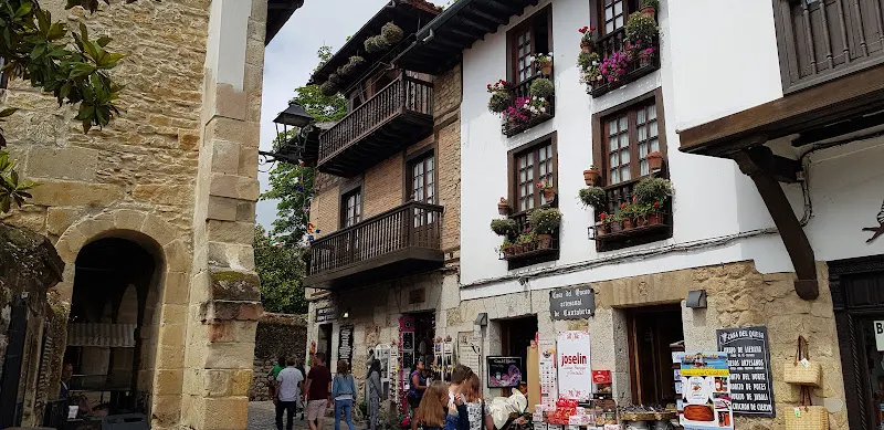 Parking Plaza del rey - Aparcamiento en Santillana del Mar - foto 3