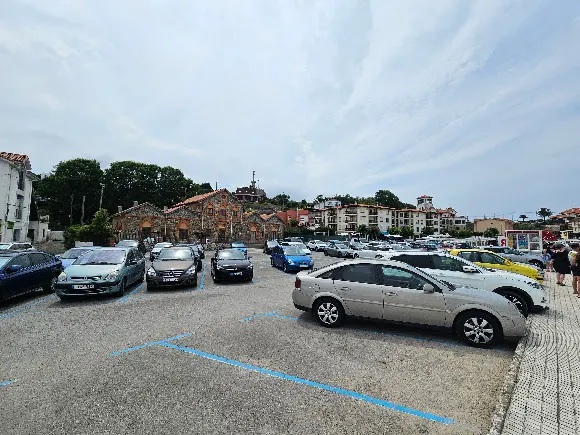 APARCAMIENTO - Comillas