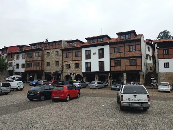 Aparcamiento Vehículos y Caravanas