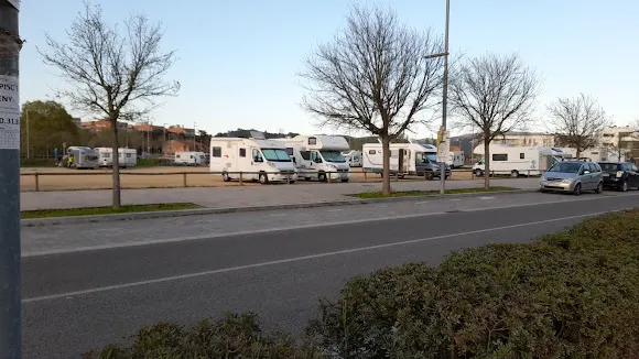 Aparcamiento y servicios autocaravanas
