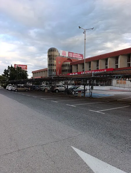 Parking Restaurante Abades - Aparcamiento en Loja - foto 2