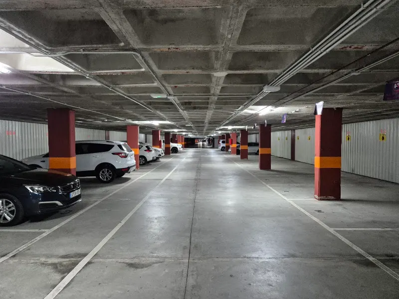 Parking Playa San Cristóbal - Aparcamiento cubierto en Almuñécar - foto 2