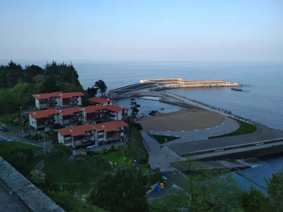 Aparcamiento -Mutriku- Aparkalekua