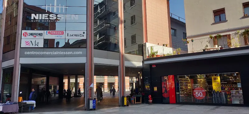 Parking del Centro Comercial Niessen