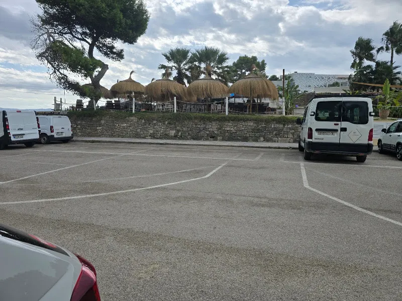 Aparcamiento muro