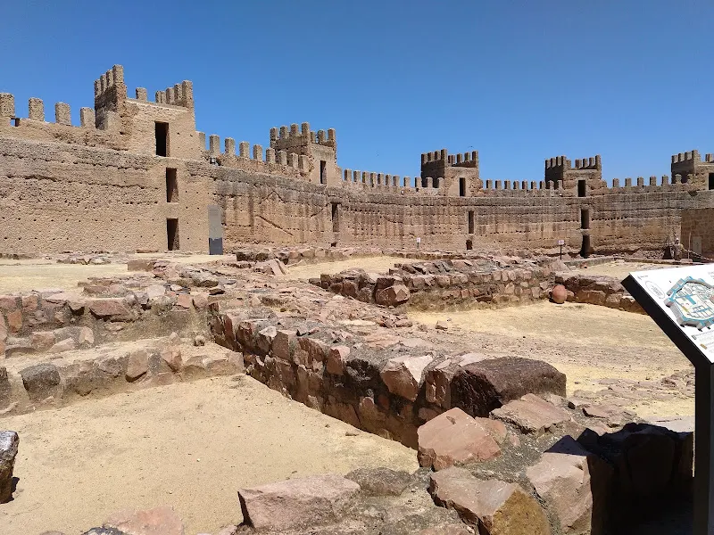 Aparcamiento Público - Aparcamiento gratuito en Banos de la Encina - foto 2
