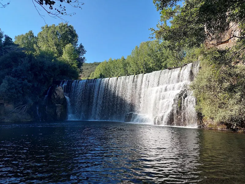 Parking Salto del Pelgo - Villadecanes