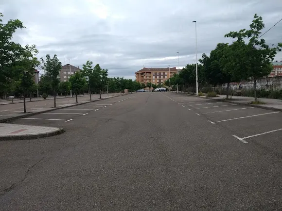 Aparcamiento gratuito del IES Ordoño II