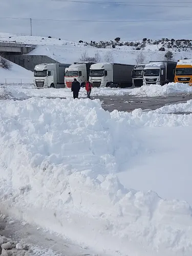 Aparcamiento de Vialidad Invernal. El Molar. - El Molar