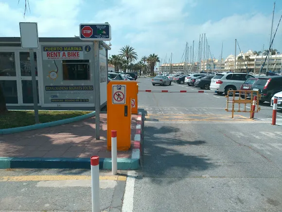 Aparcamiento de Puerto Marina