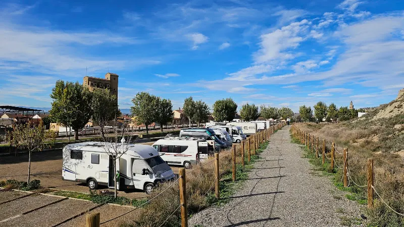 Área de Autocaravanas de Arguedas. - Arguedas