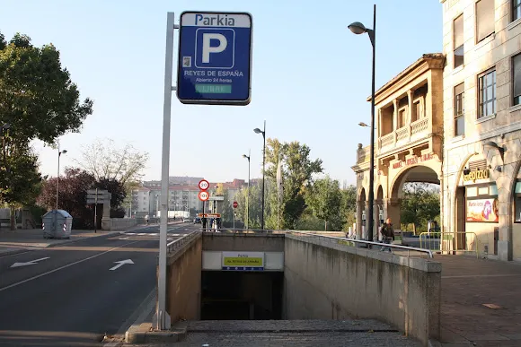 Parking PARKIA - Reyes de España. Catedral Salamanca. Salamanca
