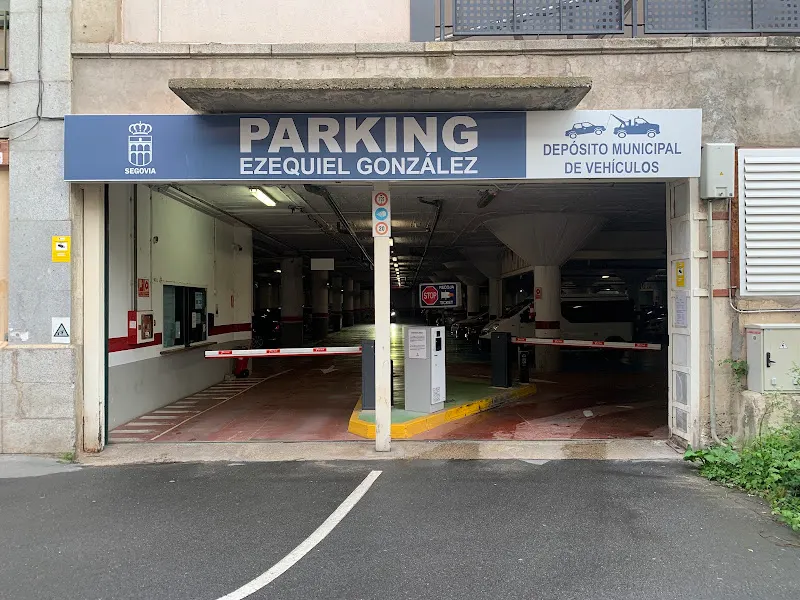 Parking Ezequiel González + Depósito Municipal de Vehículos Grúa