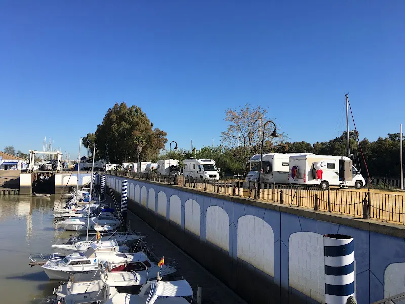 Área de autocaravanas Gelves - Aparcamiento cubierto en Gelves - foto 2