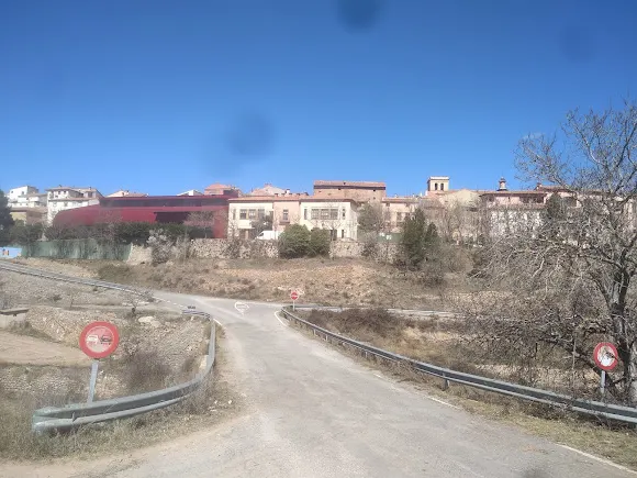 La Puebla de Valverde - Parada para camiones en Puebla de Valverde (La)