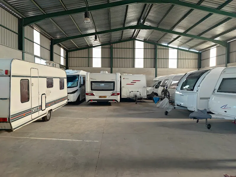 Parking cubierto de autocaravanas y caravanas Palomeque - Instalación de almacenamiento de autocaravanas en Palomeque