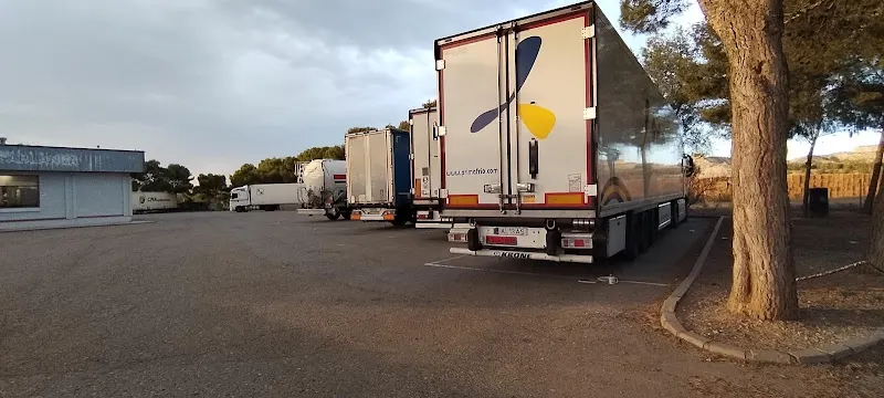 Estacionamiento de camiones - Aparcamiento en Puebla de Alfinden (La)