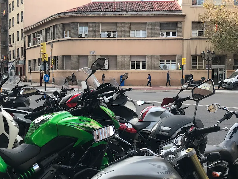 Moto - Aparcamiento para motos en Zaragoza - foto 2