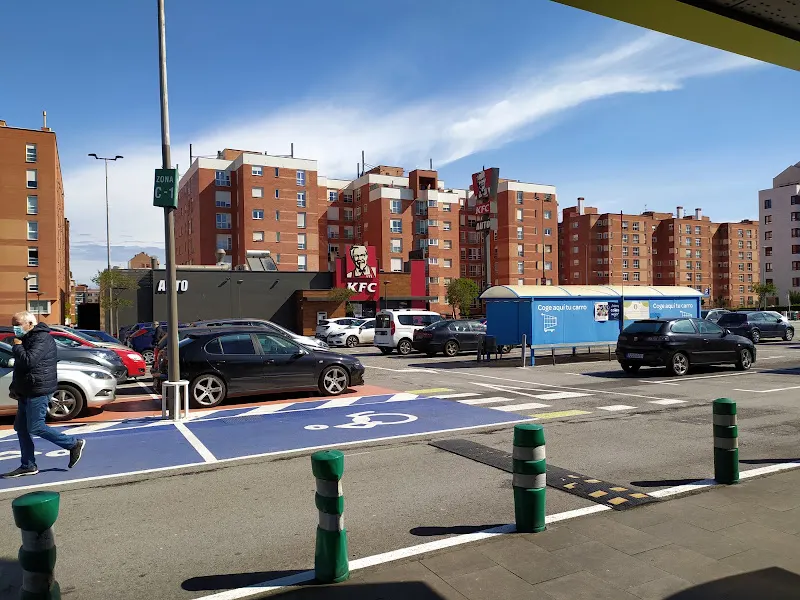 Aparcamiento Carrefour - Aparcamiento en Gijón - foto 2