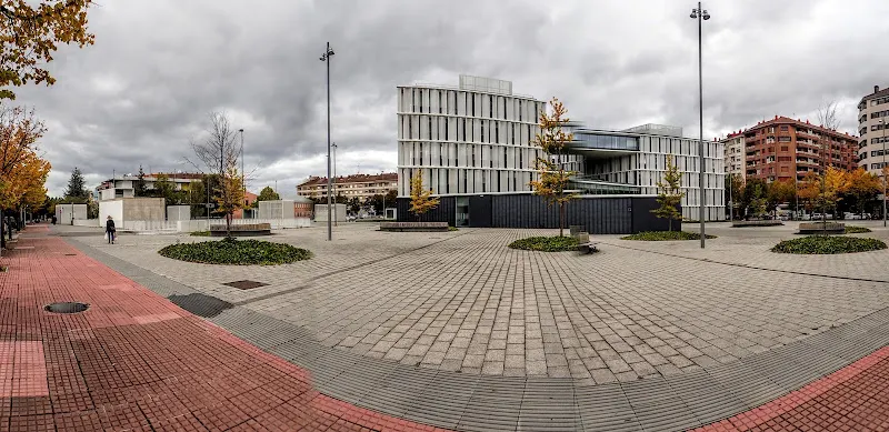 Parking San Martín (Ayuntamiento) - Aparcamiento en Vitoria-Gasteiz - foto 2