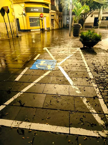 Aparcamiento para vehículos de discapacitados - Santa Cruz de Tenerife
