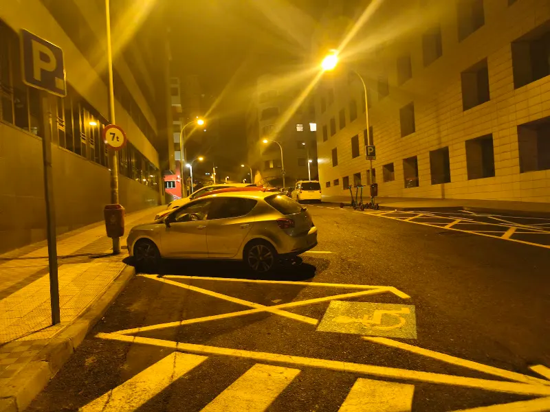 Aparcamiento reservado para vehículos de discapacitados - Santa Cruz de Tenerife