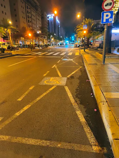 Aparcamiento para vehículos de discapacitados - Aparcamiento en Santa Cruz de Tenerife - foto 2