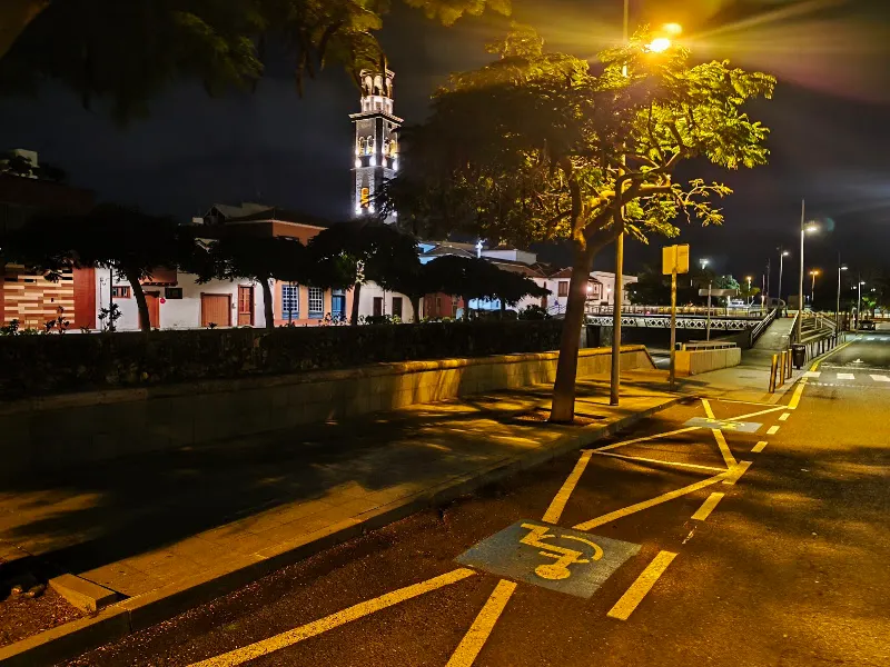 Aparcamiento para vehículos de discapacitados - Dos plazas - - Santa Cruz de Tenerife