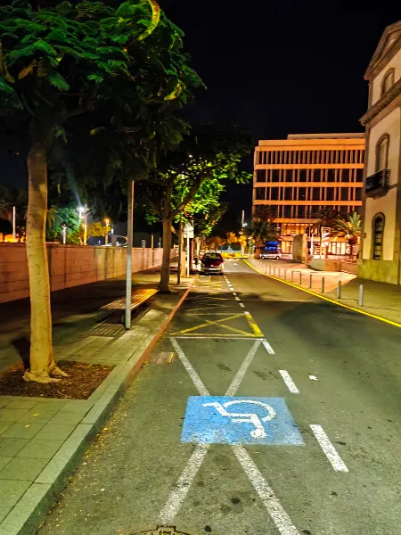 Aparcamiento Reservado para vehículos de discapacitados