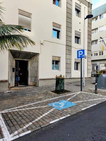 Aparcamiento Reservado para Vehículos de Discapacitados - Santa Cruz de Tenerife