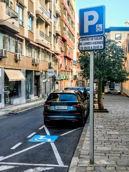 Aparcamiento para vehículos de discapacitados Reservado para Centro de Salud - Santa Cruz de Tenerife