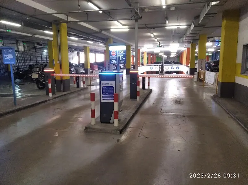 Continental Parking Hospital Arnau de Vilanova 24H - Aparcamiento cubierto en Lleida - foto 2