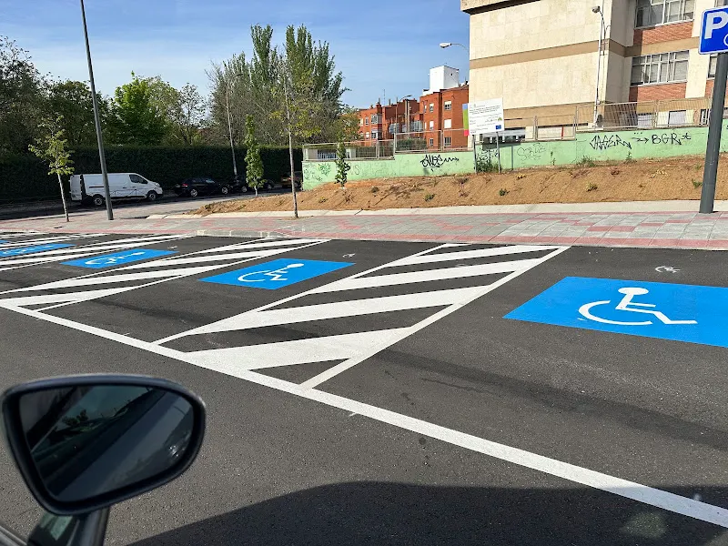 Parking/gratuito - Aparcamiento público en León - foto 2