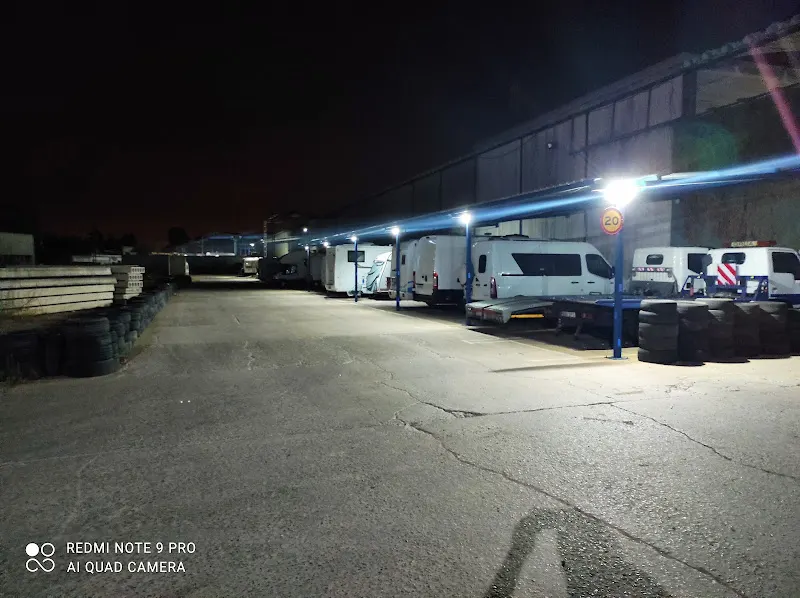 Sevilla Motor Home S.L - Aparcamiento cubierto en Dos Hermanas - foto 2