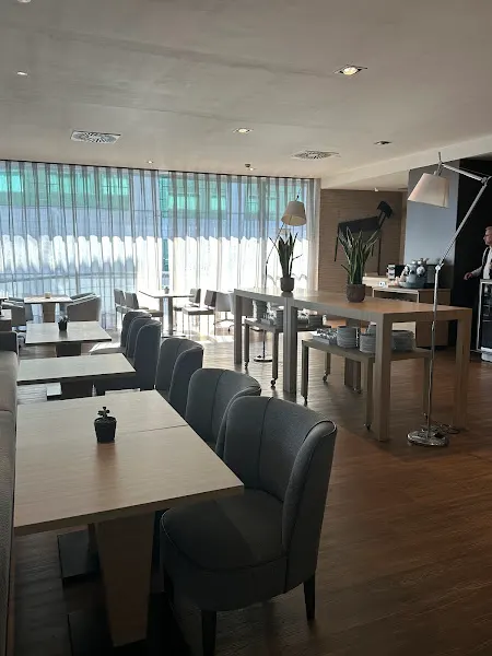 AC Hotel San Sebastian De Los Reyes - Aparcamiento en San Sebastián de los Reyes - foto 2