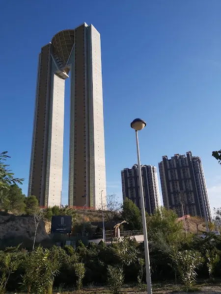 Aparcamiento del IES Mediterrània - Aparcamiento gratuito en Benidorm - foto 2