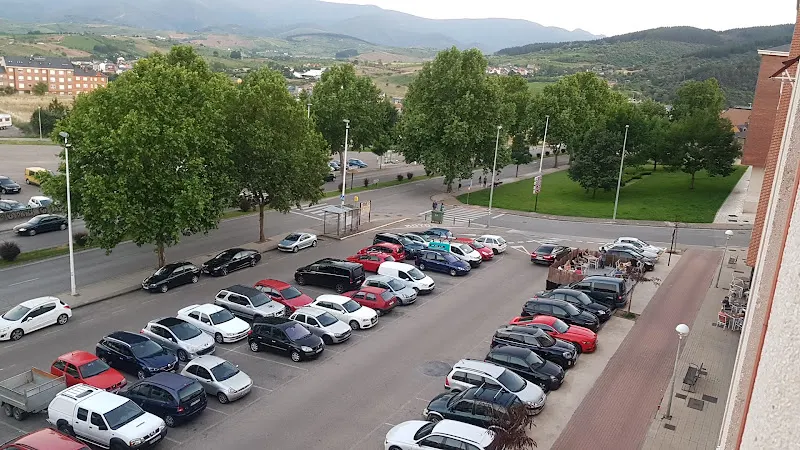 Parking Gratuito frente Avda. del Castillo - Aparcamiento en Ponferrada - foto 2