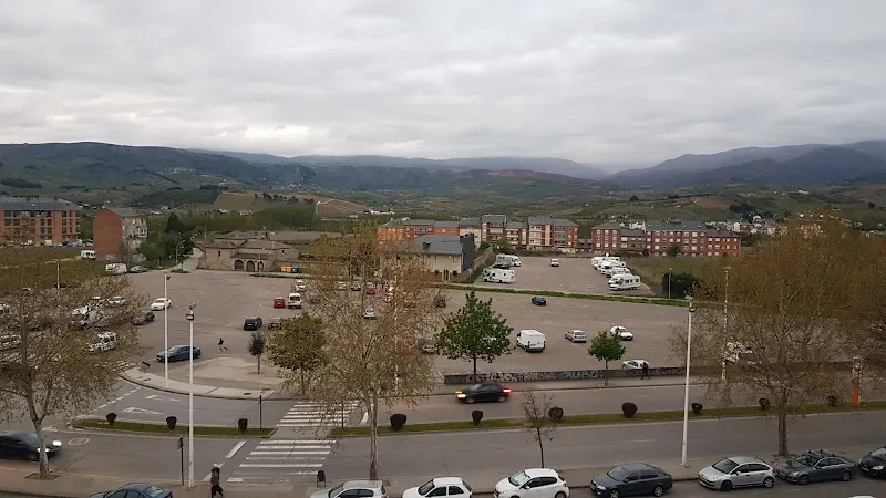 Área de Autocaravanas de Ponferrada - Aparcamiento en Ponferrada - foto 2