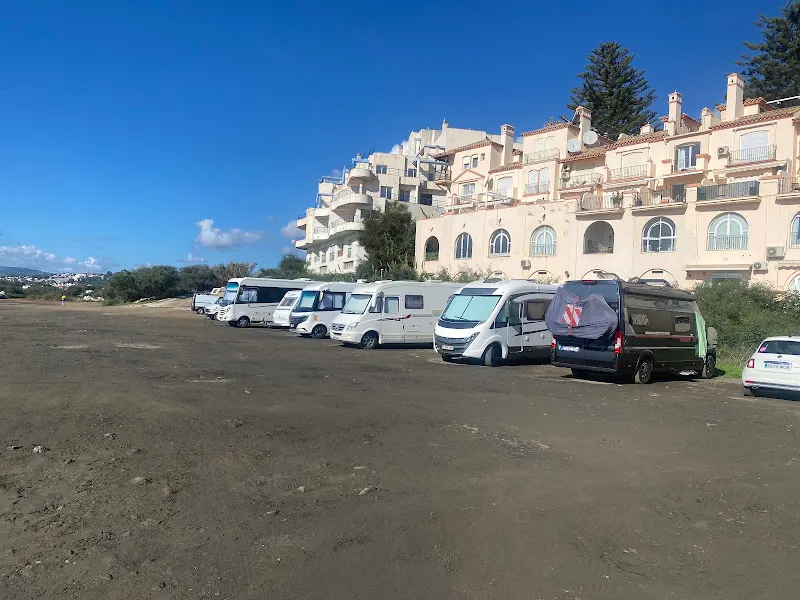 Aparcamiento Playa del Cristo - Aparcamiento en Estepona - foto 2