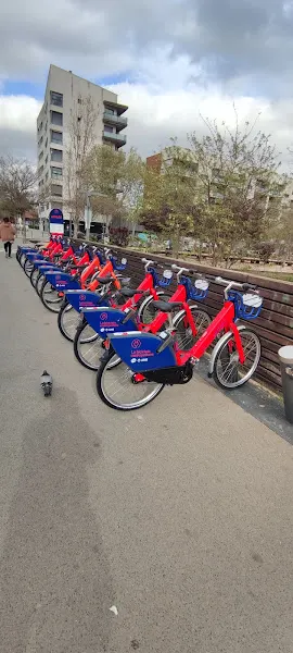 [P] Aparcament per a bicicletes AMB - Aparcamiento para bicicletas en Viladecans - foto 2