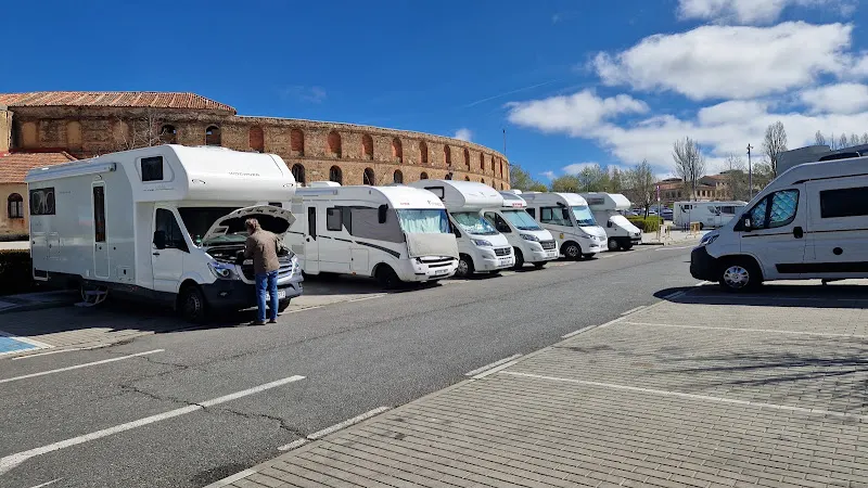 Parking de autocaravanas - Aparcamiento público en Segovia - foto 2