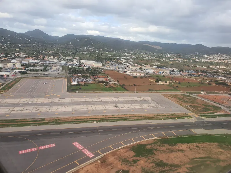 Parking Larga Estancia - Aeropuerto de Ibiza (IBZ) - Aparcamiento en Sant Josep de sa Talaia - foto 2
